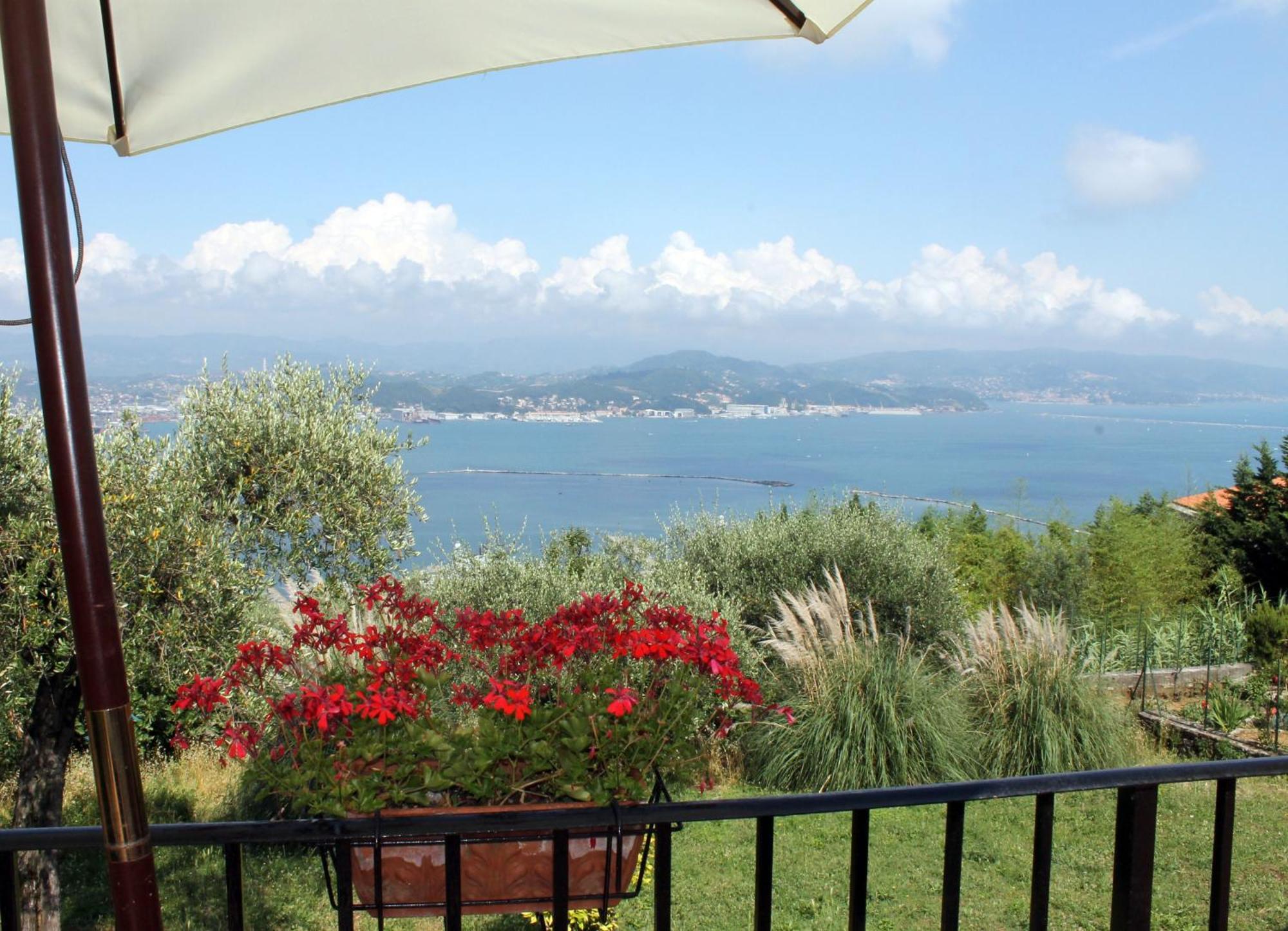 Agriturismo Terrazza Sul Golfo - Il Casale ลาสเปเซีย ภายนอก รูปภาพ